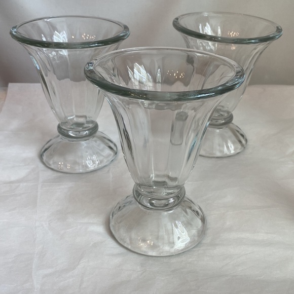 Vintage—Set of 5 Ice Cream Sundae Dishes by Libbey Glass Company - Picture 3 of 7